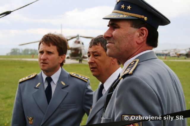 GENERÁLI NA PRE OVSKEJ ZÁKLADNI