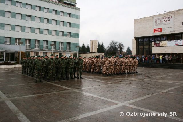 SLÁVNOSTÝ NÁSTUP KFOR A ISAF