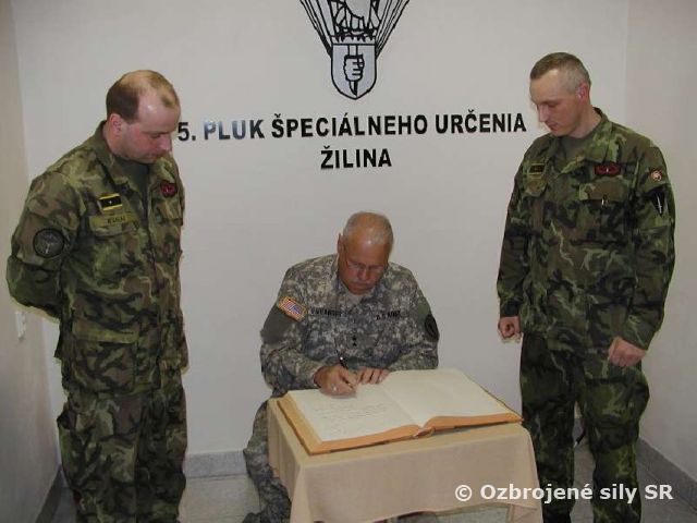 Generálmajor Umbarger navštívil útvary pozemných síl