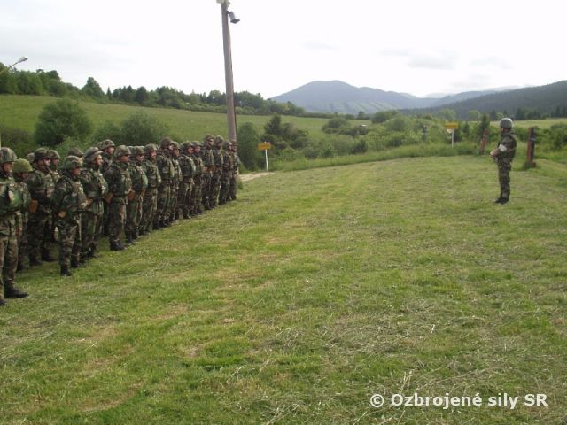 Výcvik v streľbe z ručných zbraní.