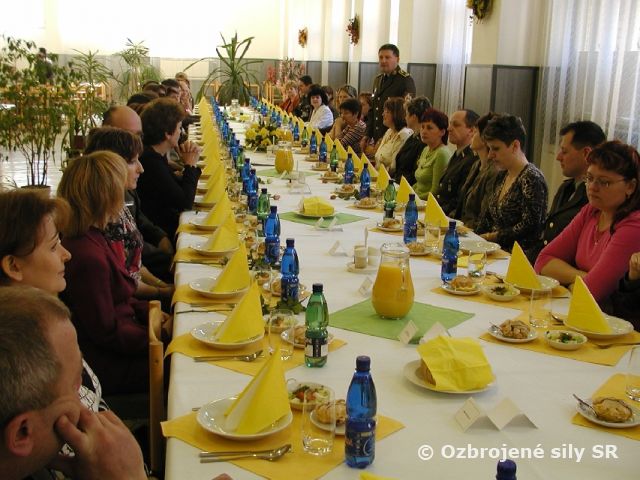 STRETNUTIE SO ŽENAMI