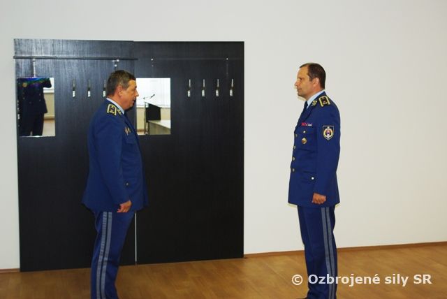 Slávnostný nástup pri príležitosti 64. výročia porážky fašizmu