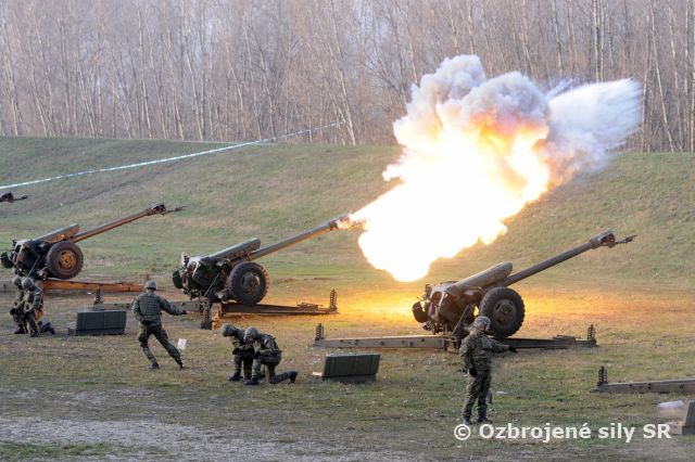 O novoročné salvy sa postarali michalovskí delostrelci