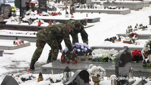 Spomienkové stretnutie obetiam leteckej nehody.