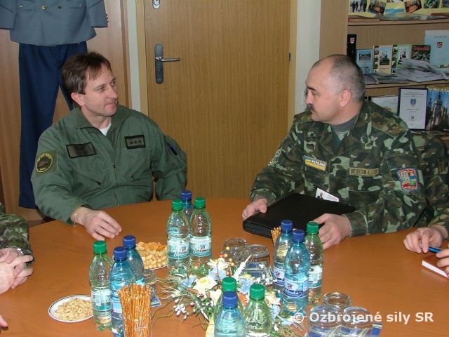 Inšpekčný tím z Ukrajiny navštívil Vrtuľníkové krídlo v Prešove