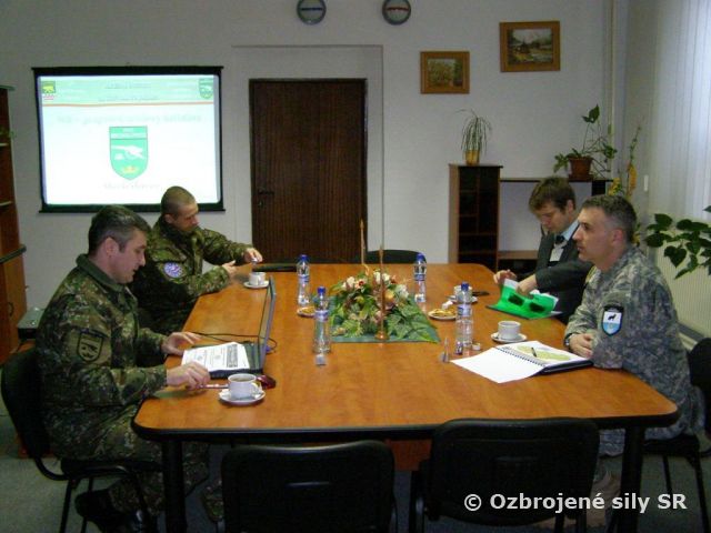 Samohybný delostrelecký oddiel Michalovce - návšteva delegácie pridelenca obrany USA v Slovenskej Republike