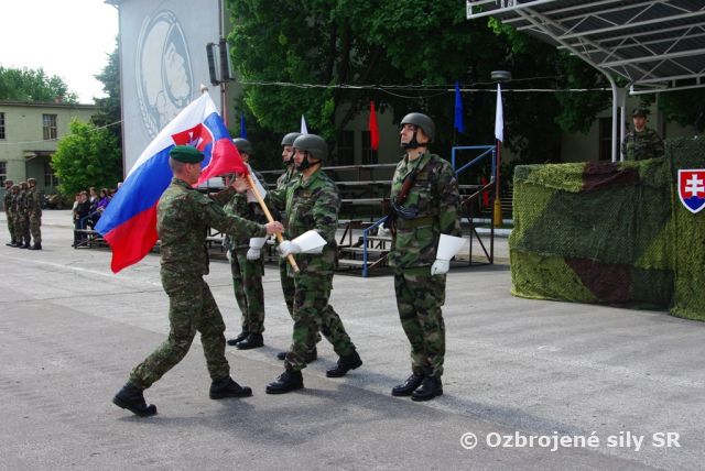 Slávnostný nástup príslušníkov 12. mechanizovaného práporu