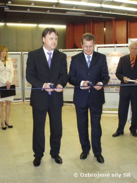 Výstava Vzostupy a pády mien