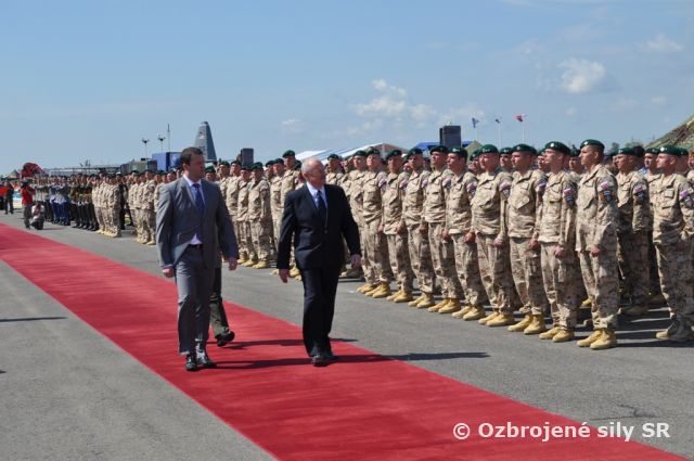 Slávnostná rozlúčka príslušníkov 12. mechanizovaného práporu odchádzajúcich do operácie ISAF