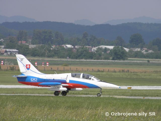 VOJENSKÁ PREVÁDZKA LETISKA ZMIEŠANÉHO KRÍDLA SLIAČ  ZAHÁJENÁ