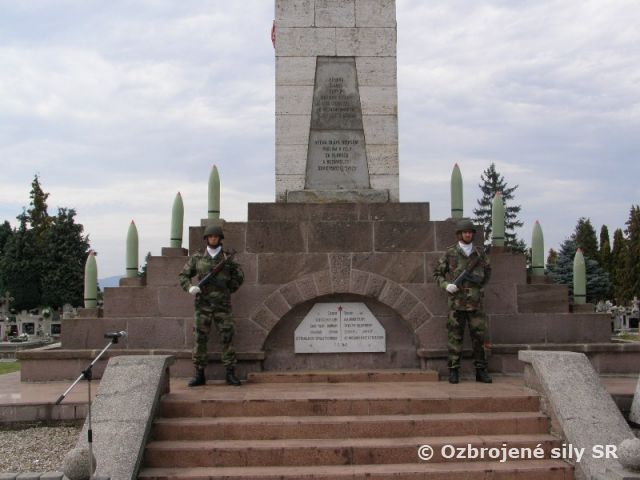 Kladenie vencov pri príležitostí 66. výročia SNP v Trebišove