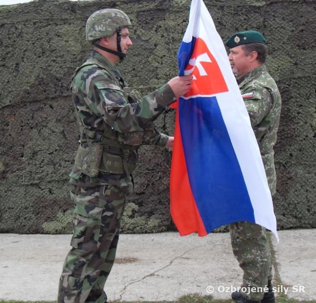 Slávnostný akt odovzdávania funkcie veliteľa 21. zmiešaného mechanizovaného práporu Trebišov