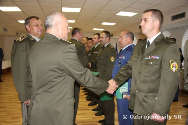 Generál Bulík odmenil najlepších poddôstojníkov