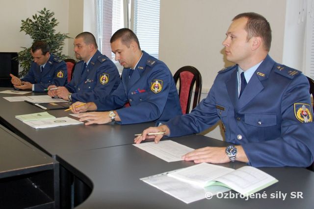 Výber najlepšieho vojaka mužstva a  poddôstojníka výcvikového roku 2010 v zk Sliač