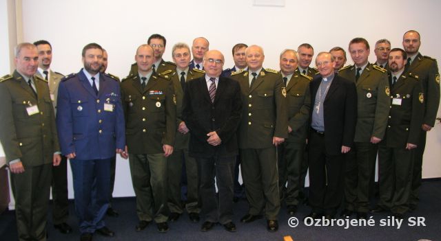 Náčelník Generálneho štábu sa stretol s duchovnými predstaviteľmi