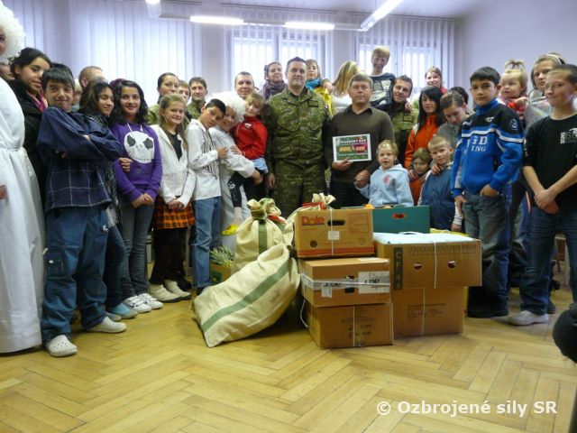 Príslušníci ZaMKIS navštívili Detský domov v Ružomberku