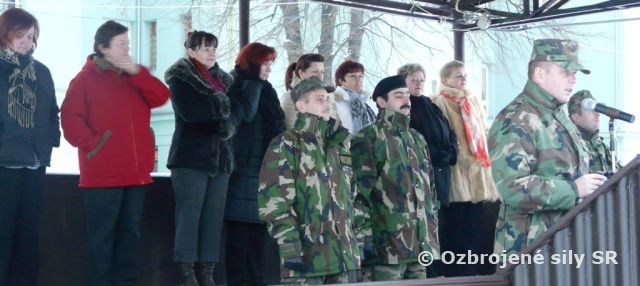 Slávnostný nástup práporu