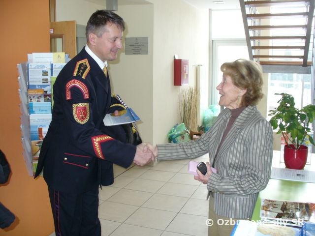 Predvianočná finančná zbierka príslušníkov Čestnej stráže prezidenta SR