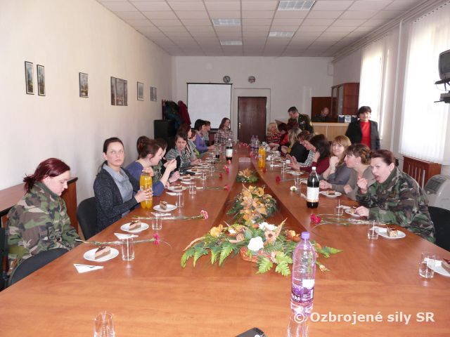 Medzinárodný deň žien u samohybného delostreleckého oddielu 