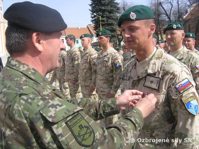 Viac ako dvesto profesionálnych vojakov si prevzalo ocenenie