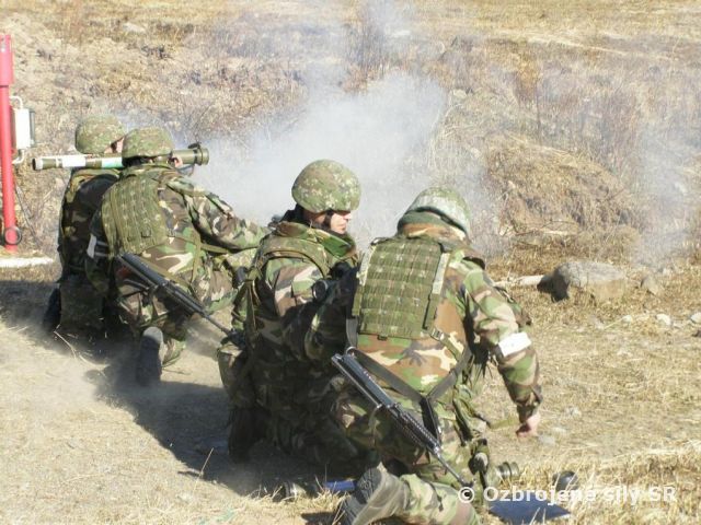 Taktické cvičenie s bojovou streľbou