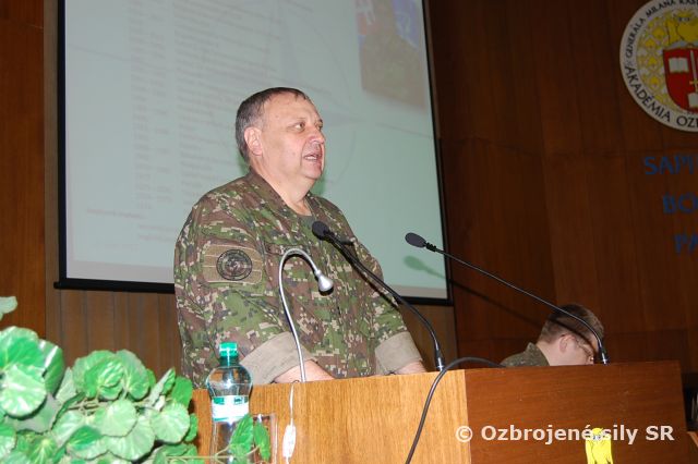 Generáli prednášali v Akadémii ozbrojených síl