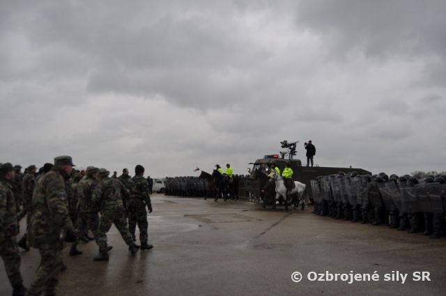 Súčinnostné cvičenie policajtov a vojakov