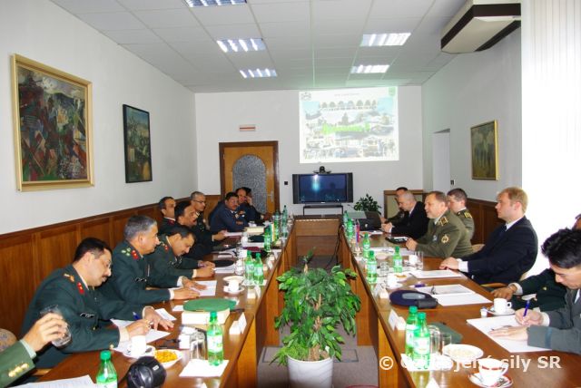 Indickí generáli navštívili veliteľstvo pozemných síl