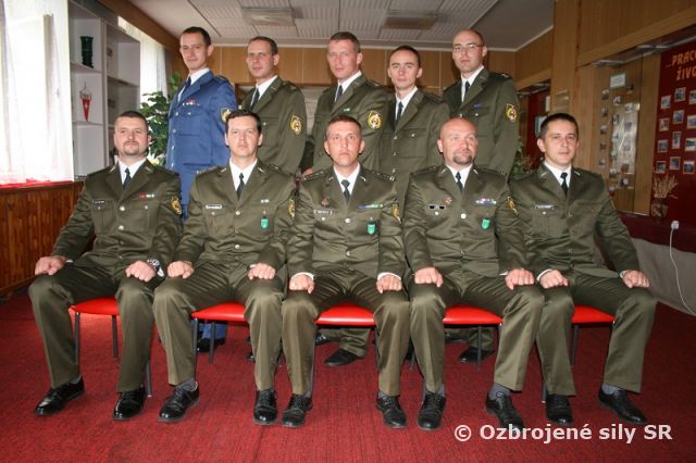 Slávnostné vyradenie absolventov kurzu inštruktorov základného vojenského výcviku  