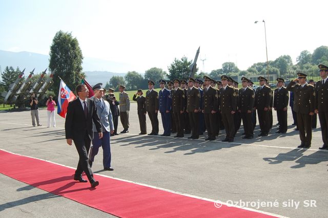 Noví poručíci - bakalári pre OS SR