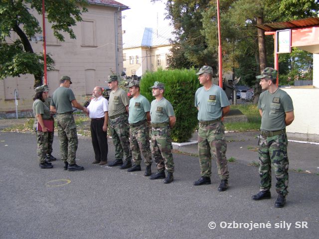   Ocenenie profesionálnych vojakov a zamestnanca