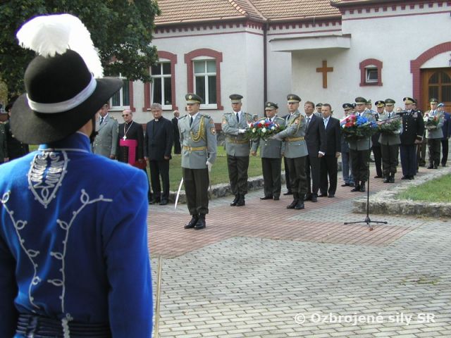 Čestné jednotky na oslavách Dňa OS SR na MO SR