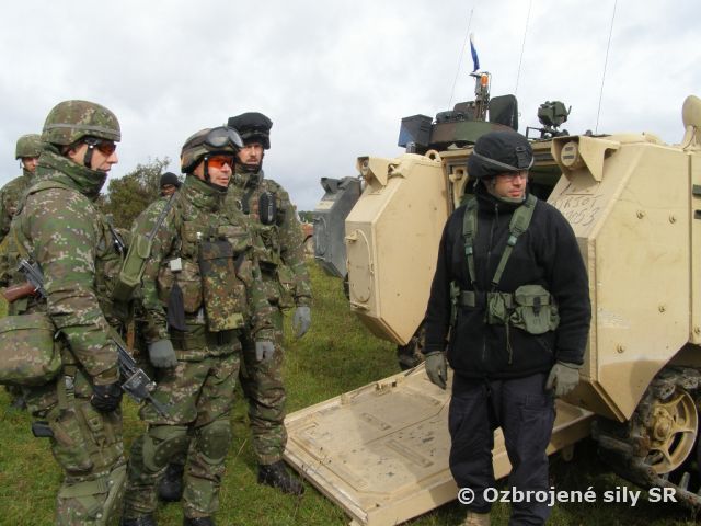 Cvičenie s americkým partnerom pokračuje