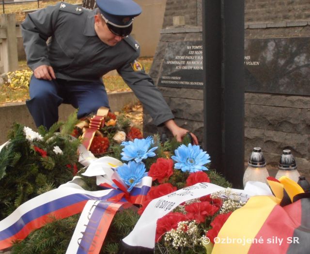 Pripomíname si pamiatku našich zosnulých vojakov