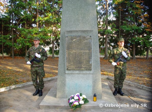 Vojaci si uctili pamiatku zosnulých 
