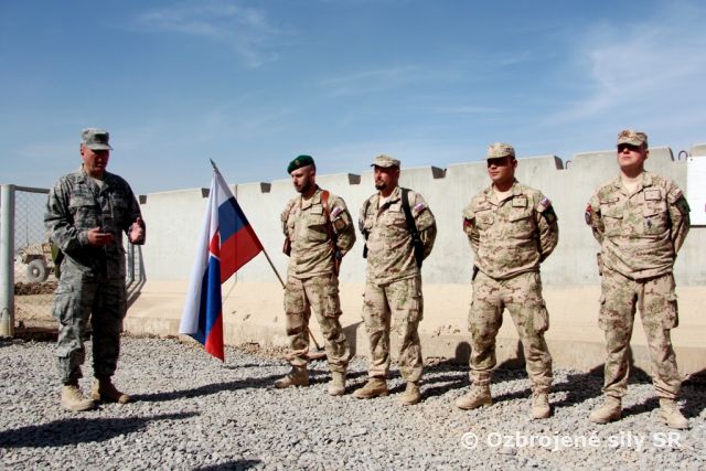 Slovenských vojakov ocenili za zásah pri povodniach v Afganistane