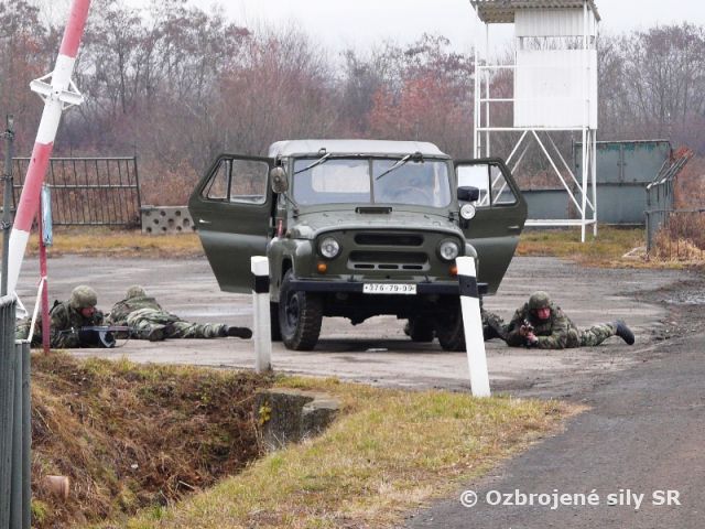 Odborno-taktické cvičenie 1. palebnej batérie