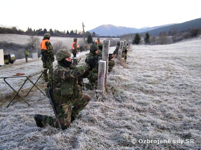 Mechanizované roty precvičili streľbu z ručných zbraní