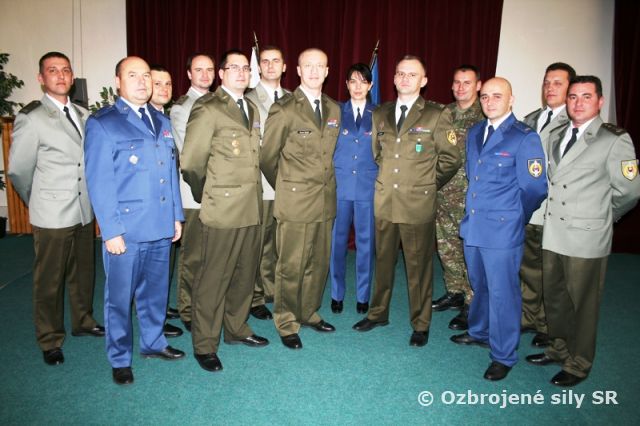Vyradenie absolventov Kurzu pre štábnych nadrotmajstrov OR-9