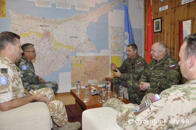 Veliteľ vzdušných síl na návšteve slovenských príslušníkov operácie UNFICYP