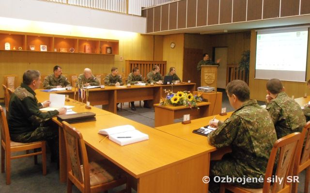 Veliteľ pozemných síl sa živo zaujíma o prípravu jednotiek do Afganistanu