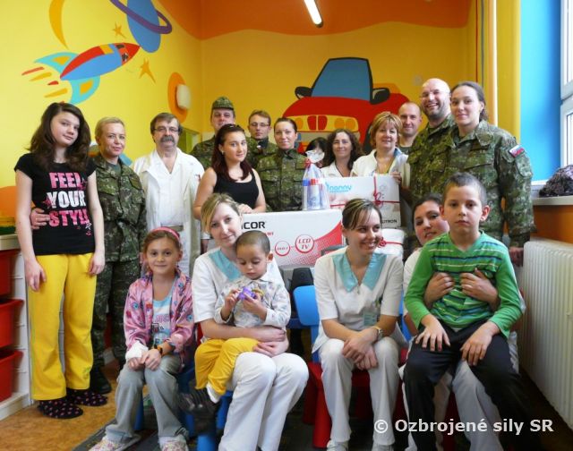 Novoročné obdarovanie na Detskej klinike ÚVN Ružomberok  