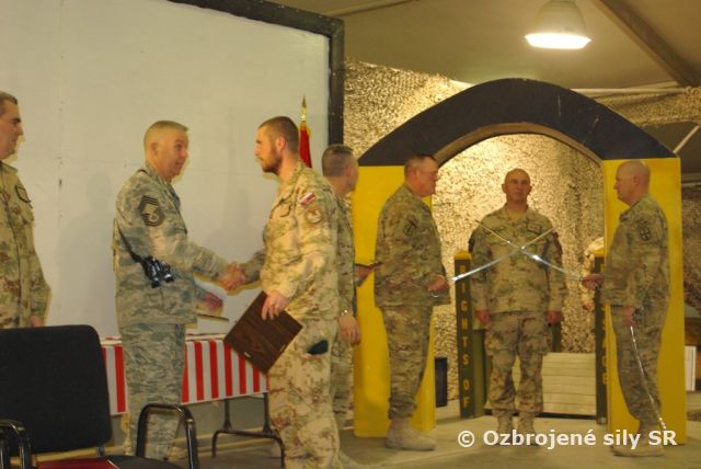 Povýšení poddôstojníci v Kandaháre zložili sľub
