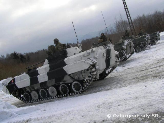 Vodiči práporov 1.mechanizovanej brigády preverili zimu v Sučanoch