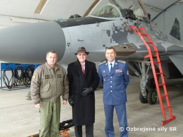 Veľvyslanec USA navštívil zmiešané krídlo Sliač