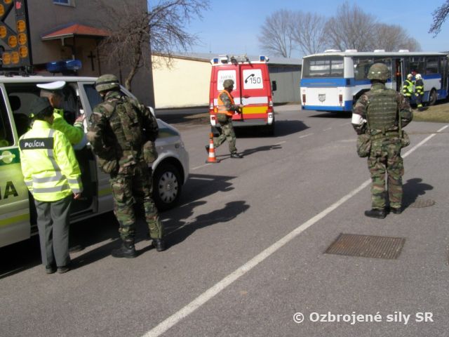 Vojaci zasahujú pri nešťastí