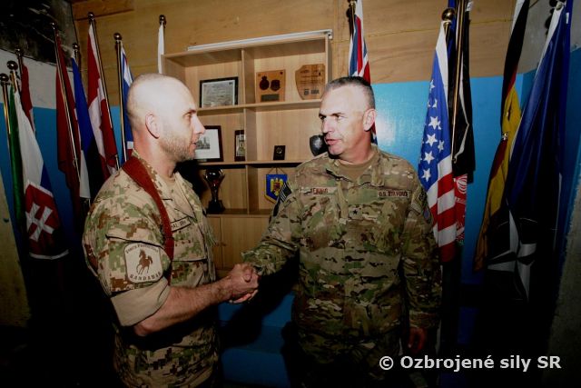 V Kandaháre ocenili  slovenskú strážnu rotu