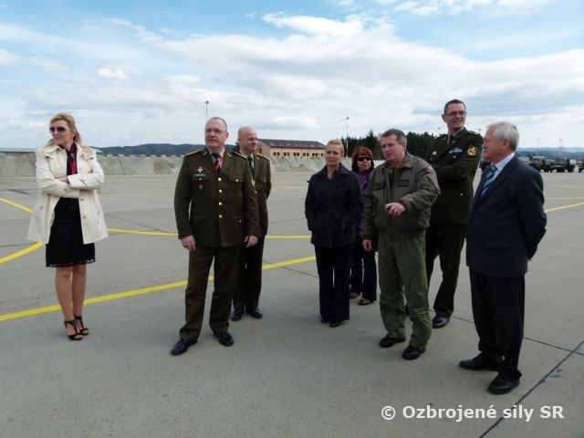 Hukot stíhačiek ohúril príslušníkov generálneho štábu