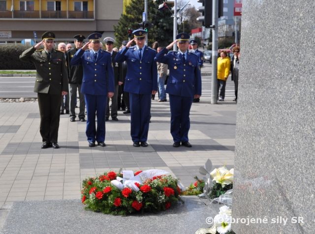 Slávnostné kladenie vencov