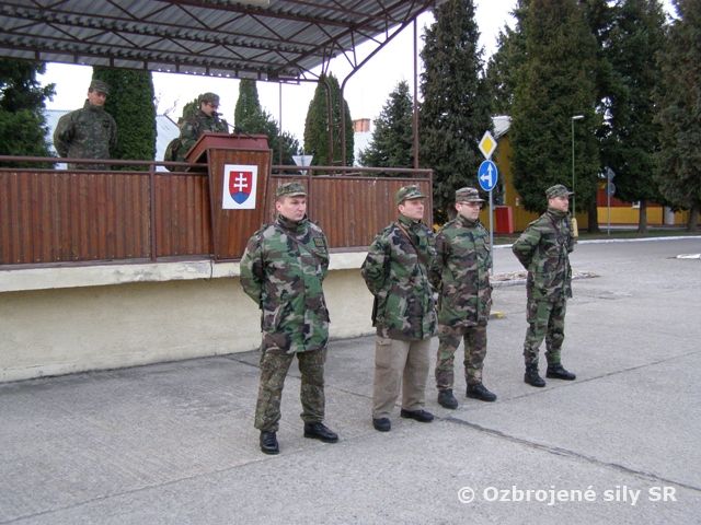 Pasovanie profesionálnych vojakov do vyššej vojenskej hodnosti